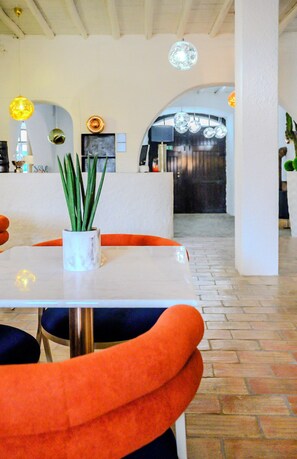 Päivittäinen tilauksen mukaan valmistettu aamiainen (15 EUR per henkilö)