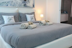 2 bedrooms, iron/ironing board, travel cot, WiFi