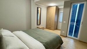 1 chambre, fer et planche à repasser, lit parapluie, accès Internet