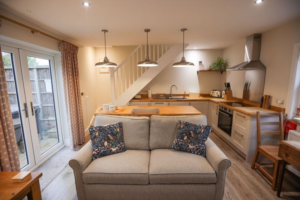 Smart TV, fireplace, stereo