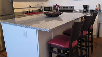 Microonde, forno, piano cottura, lavastoviglie