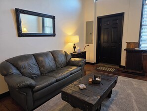 Smart TV - Historical 1-bedroom apartment in centrally located and charming Vevay, Indiana (Vevay)