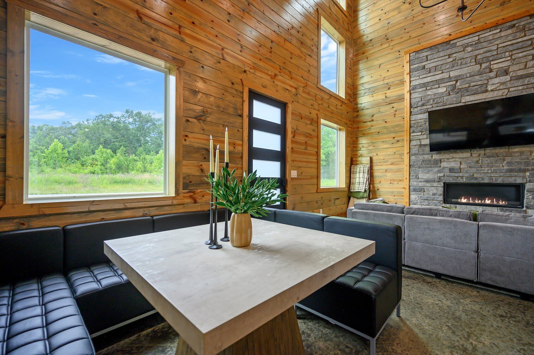 Cabin, Multiple Beds, Hot Tub, Garden View (Bearly Creekin') | Dining