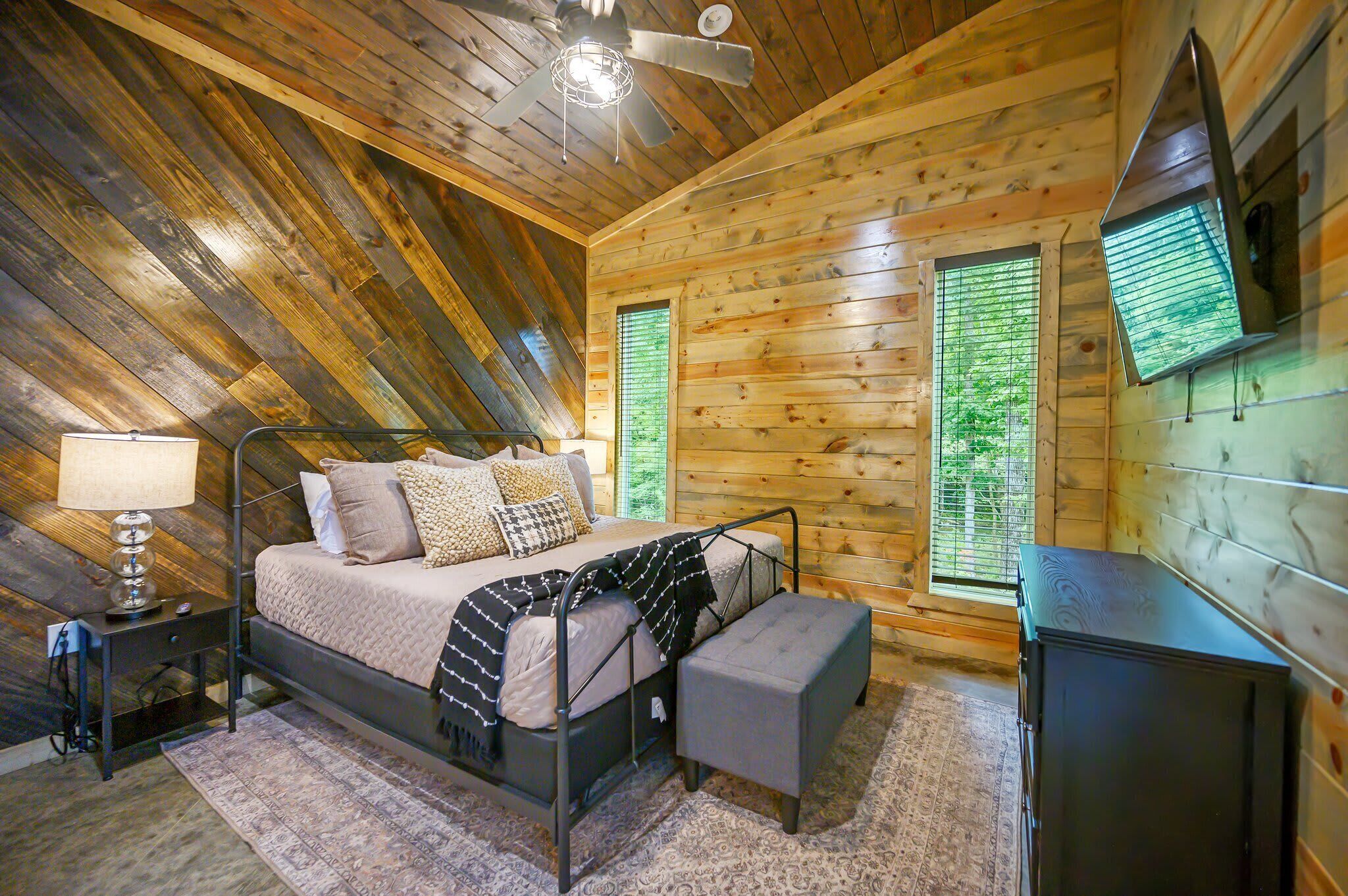 3 bedrooms, individually decorated, individually furnished, bed sheets