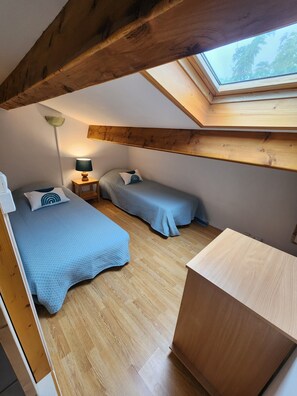 2 bedrooms, iron/ironing board, free WiFi
