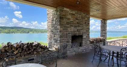 Norris Nook-1 bedroom lakeview condo at Waterside Marina, near "The Loyston"
