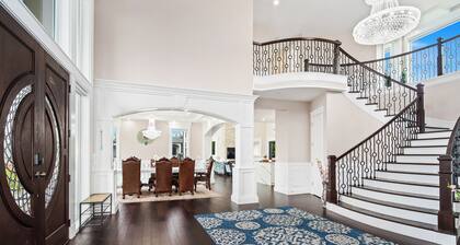 Spacious 5BR Retreat New Seattle