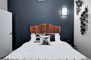 2 habitaciones, escritorio, tabla de planchar con plancha y wifi gratis 