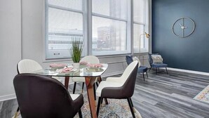 Dining - Ste 713+City Views+Free Parking+Indoor Access to Skywalk (Indianapolis)
