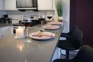 Dining - Ste 725+Walk to Lucas Oil+Free Parking+Skywalk Access (Indianapolis)