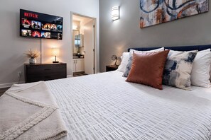 1 bedroom, iron/ironing board, free WiFi, bed sheets - Ste 404 Center of Downtown-Skywalk Access to Convention Center+Free Parking (Indianapolis)