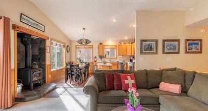 Stylish Truckee Retreat Deck, Near Lake & Skiing Moraine by Avantstay