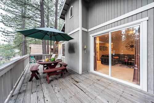 Stylish Truckee Retreat Deck, Near Lake & Skiing Moraine by Avantstay