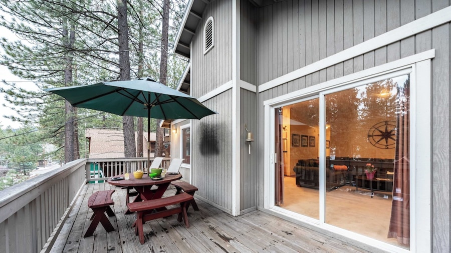Stylish Truckee Retreat Deck, Near Lake & Skiing Moraine by Avantstay