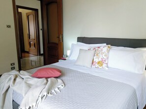 3 bedrooms, iron/ironing board, free WiFi, bed sheets - QuickHome Giada - Three Bedroom Apartment, Sleeps 7 (Biella)