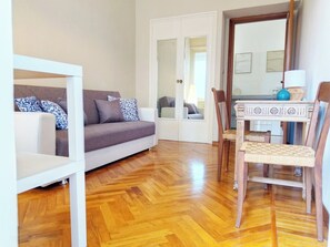 Smart TV - QuickHome Giada - Three Bedroom Apartment, Sleeps 7 (Biella)