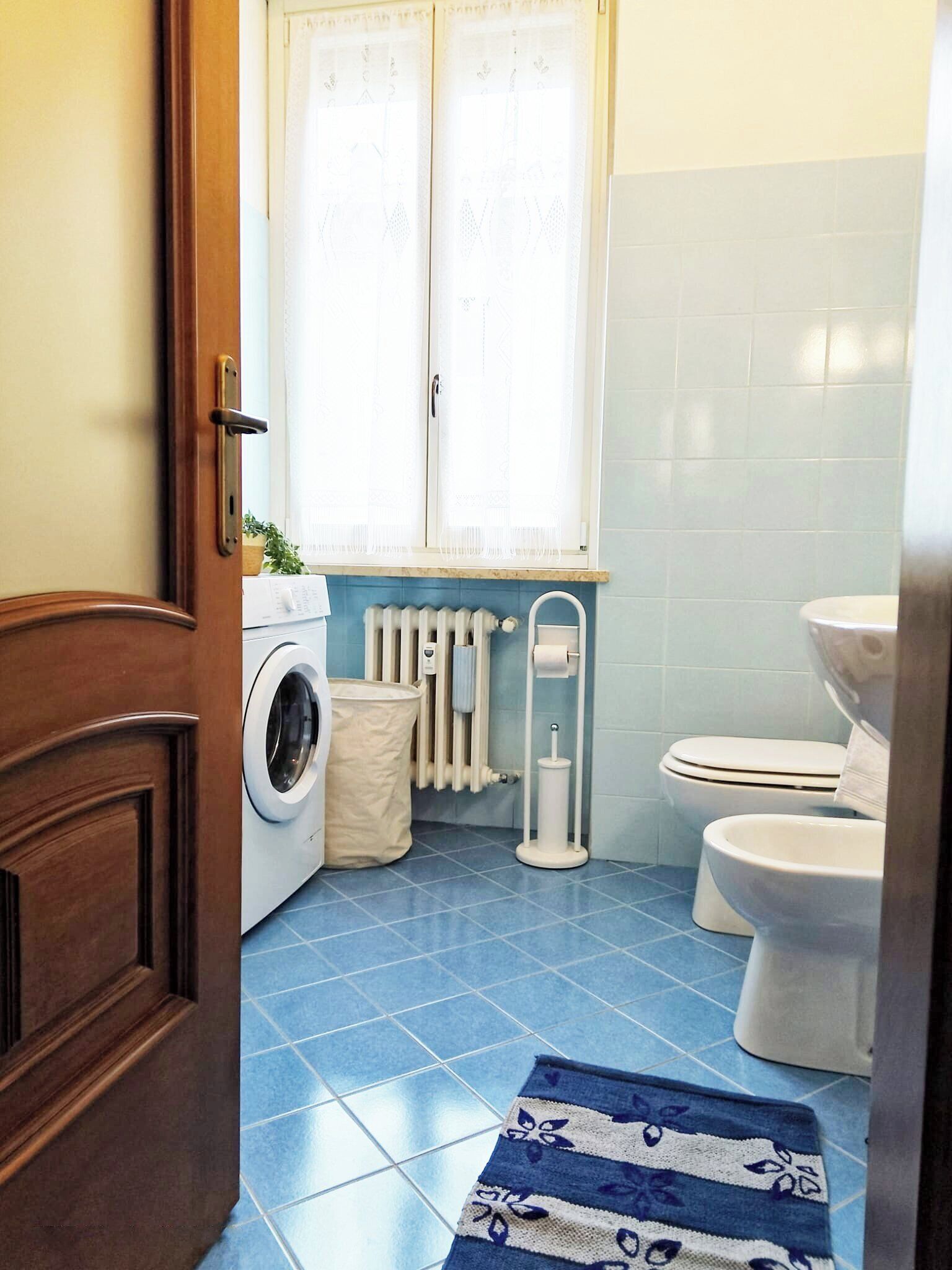 Dusche, Haartrockner, Bidet, Handtücher