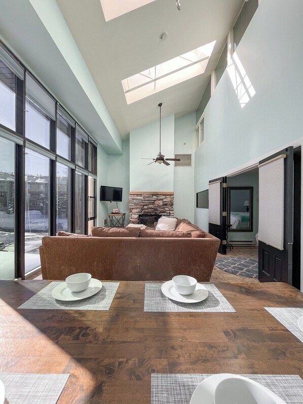 Dining - CBL 1310 (Brian Head)