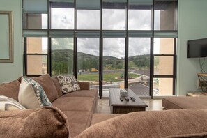 Living area - CBL 1310 (Brian Head)