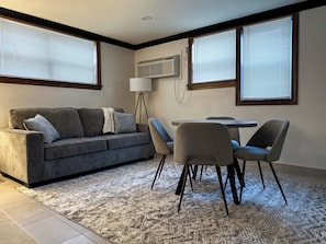 Deluxe Studio, 1 King Bed with Sofa bed, Roll-in Shower, Kitchen | Living area