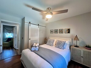 3 habitaciones, tabla de planchar con plancha, cuna de viaje y wifi