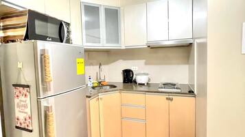 Microondas, parrilla de estufa y lavavajillas