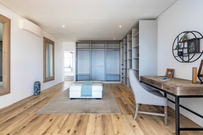 Interior - Jo Leo - Camps Bay Luxury Villa with views & pool (Cape Town)