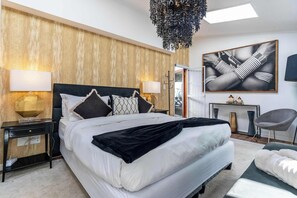 5 habitaciones, escritorio, tabla de planchar con plancha y wifi 