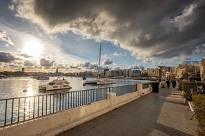 Marina - Charming Three-Story Apartment with Private Entrance in Sliema. (Tas-Sliema)