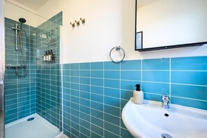 Shower, eco-friendly toiletries, hair dryer