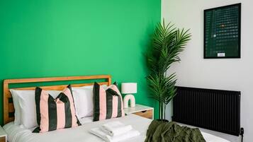 4 Schlafzimmer, Bügeleisen/Bügelbrett, Reisekinderbett, WLAN