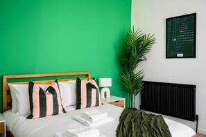 4 slaapkamers, een strijkplank/strijkijzer, reisbedje, wifi