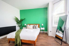 4 slaapkamers, een strijkplank/strijkijzer, reisbedje, wifi