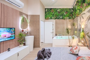 1 bedroom, desk, iron/ironing board, Internet