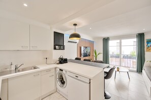 Fridge, microwave, oven, dishwasher