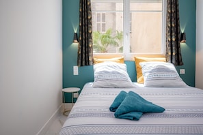 1 bedroom, desk, iron/ironing board, Internet
