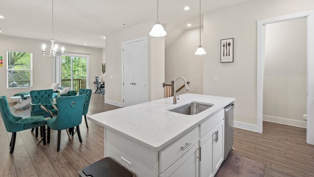 Townhouse, balkong, hageutsikt | Spiseområde på rommet