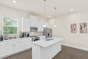 Maison mitoyenne, balcon, vue jardin | Cuisine privée | Machine à expresso, cafetière/bouilloire, grille-pain, blender