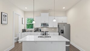 Townhouse, balkong, hageutsikt | Eget kjøkken | Espressomaskin, kaffetrakter/tekoker, brødrister og hurtigmikser
