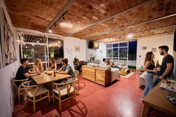 Living area - Nube Mia Hostel (Guadalajara)