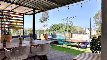 Habitación Compartida Mixta 6p (Rosa) | Terrace/patio