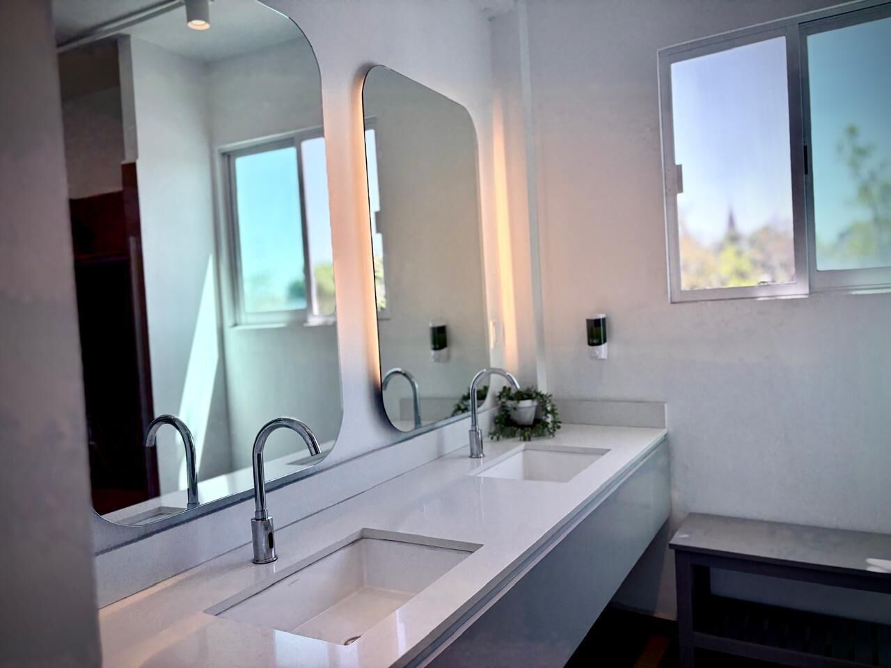 Hårføner, håndklær, såpe og sjampo