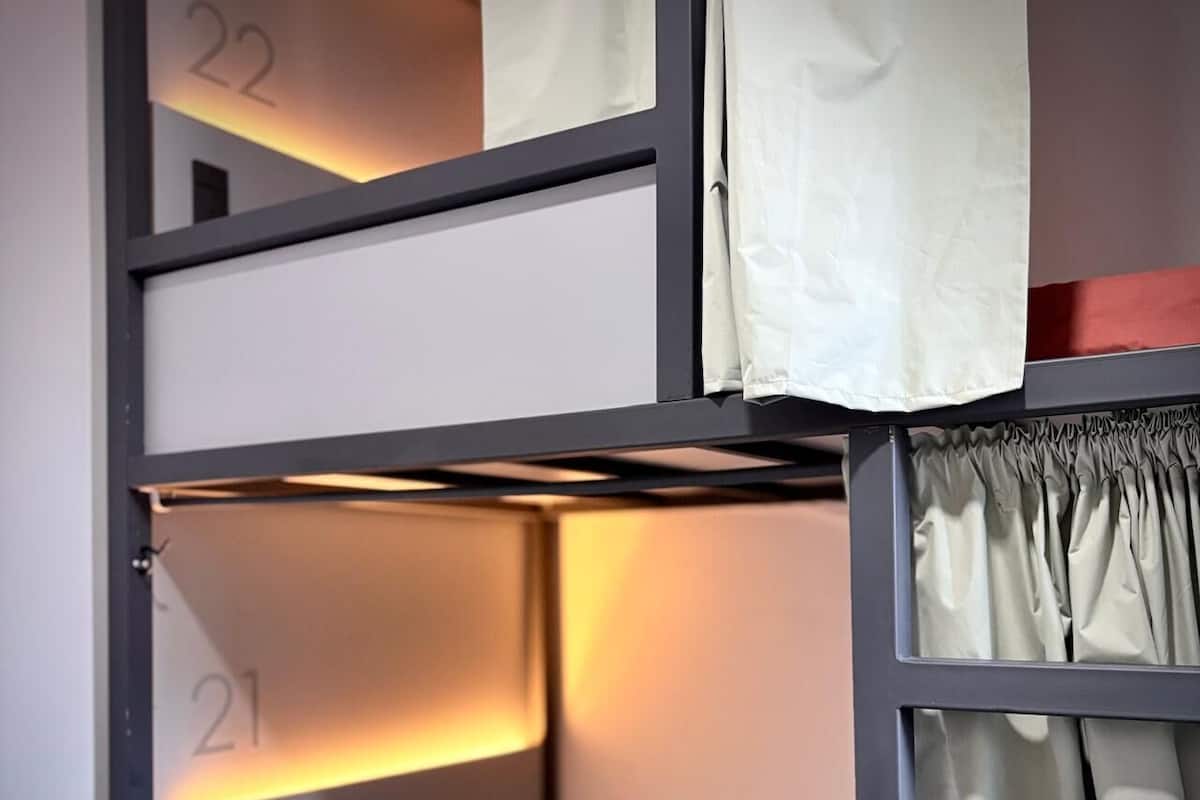 Habitación Compartida Mixta 8p (Morada)