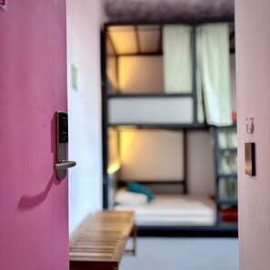 Habitación Compartida Mixta 6p (Rosa)