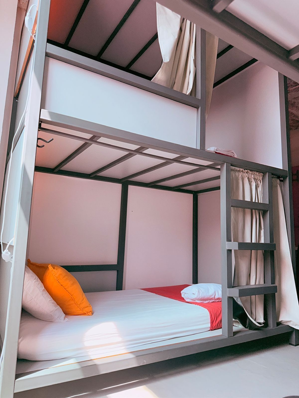 Sovsal City - utsikt mot staden (Mixed for 6 people) | Skrivbord, arbetsyta för laptop och mörkläggningsgardiner