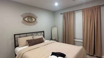 3 bedrooms, iron/ironing board, WiFi, bed sheets