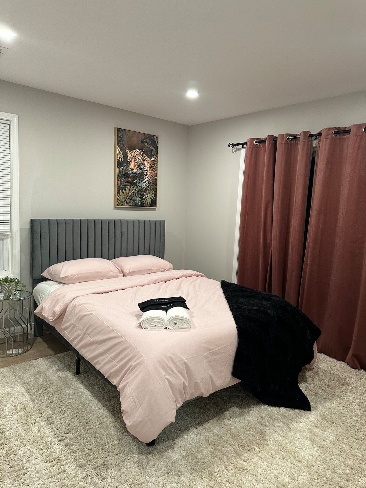 3 bedrooms, iron/ironing board, internet, bed sheets