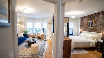 5 bedrooms, WiFi, bed sheets