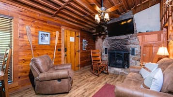 Televisión y chimenea