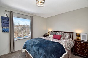 2 bedrooms, travel cot, free WiFi, bed sheets